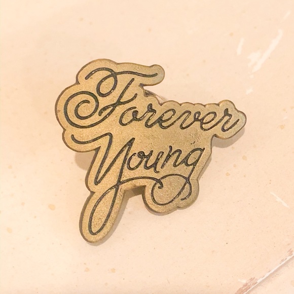 Set of two Enamel Pins - Picture 2 of 4